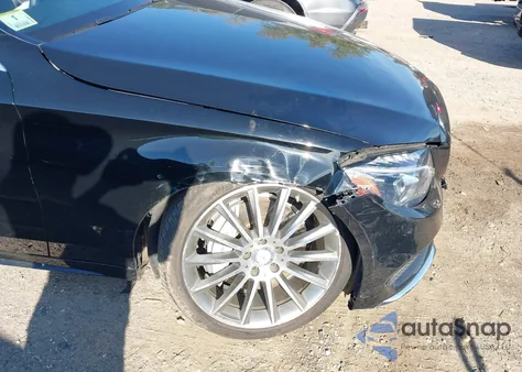 2015 Mercedes-Benz C 300 Sport 4Matic z USA, uszkodzony, nr VIN 55SWF4KB4FU007069